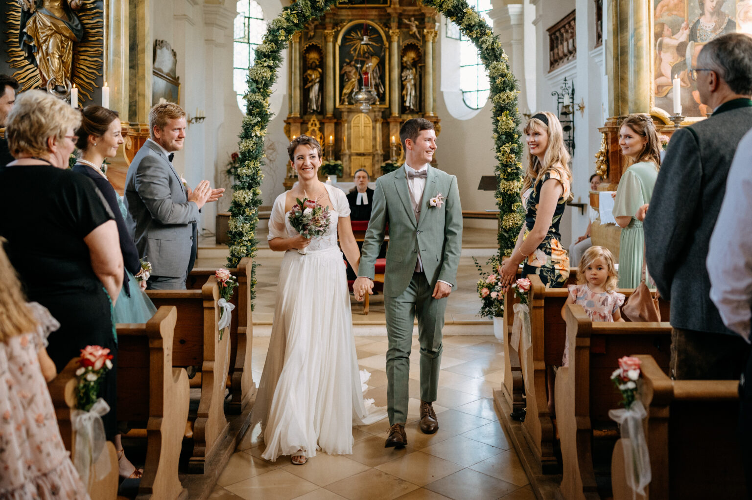 Brautpaar Auszug aus der Kirche